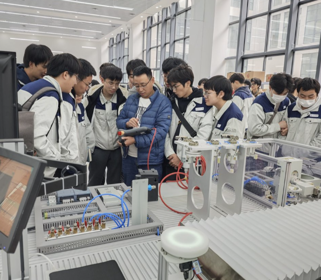 关键技能打破研究成果融入课程教育带着学生到研制一线解说案例