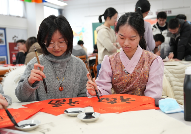 孩子们的笑脸更绚烂学业成果稳步提高综合素质显着增强 孩子们的笑脸更绚烂学业成果稳步提高综合素质显着增强