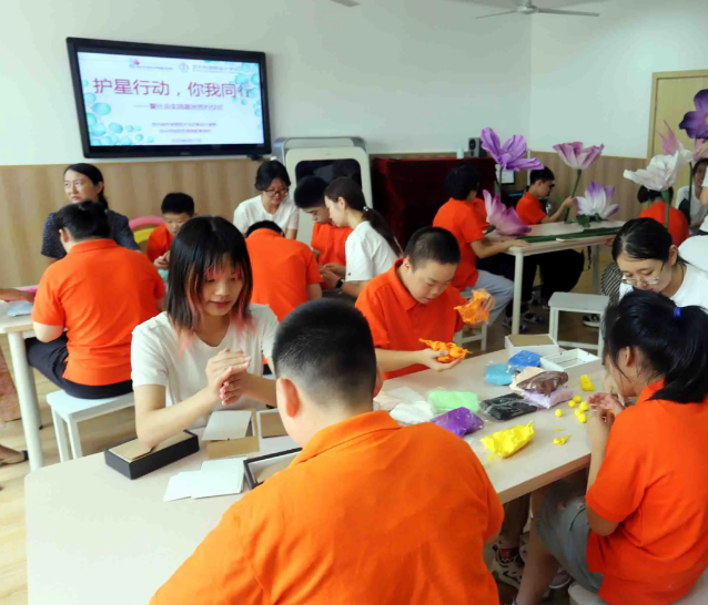 <b>打造这些可感可学的勉励典范引领带动众多受助学子自动投身基层服务</b>