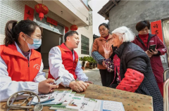 由他们来为农民看病服务应该把医疗卫生的重点