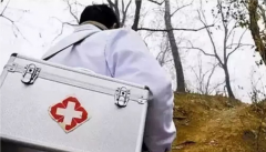 一个药箱一位普通的村医用自己的行动诠释着人